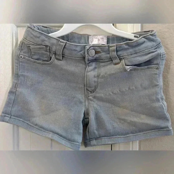 Kids Ponytail size 8 adjustable waist button and zipper closure shorts. 3/$15 - Picture 1 of 4